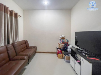 *****ทาวน์เฮ้าส์มือสองย่านกรุงเทพมหานคร ม.โกลเด้นทาวน์ วิภาวดี-แจ้งวัฒนะ เนื้อที่ 17.3 ตร.ว. ฟังก์ชัน 4 ห้องนอน 2 ห้องน้ำ 1 ที่จอดรถ แถมฟรี! 2 เครื่องปรับอากาศ บนทำเลเดินทางสะดวกสุด เพียง 15 นาทีก็ถึงรถไฟฟ้าสายสีแดง "สถานีการเคหะ" จองเลย!